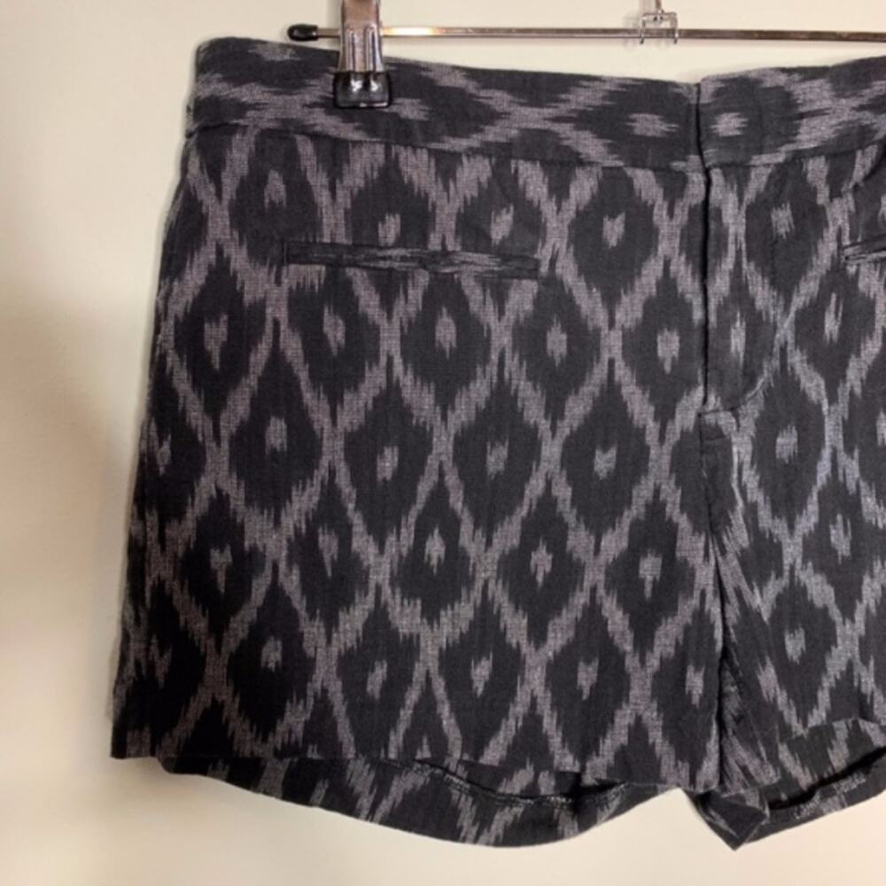 Gap Black and Grey Ikat Print Shorts Womens Size 2